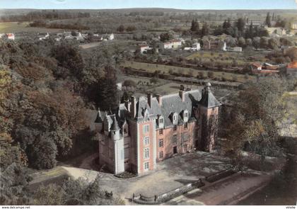 D-19-589 : SAINT JULIEN L'ARS. VUE AERIENNE DU CHATEAU.