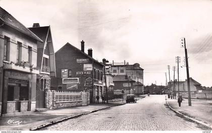 SAINT LAURENT DE BLANGY . Place de l'Eglise