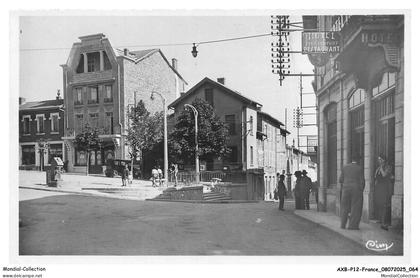 AXBP12-0933-69 - SAINT-LAURENT-de-CHAMOUSSET - Place du platre