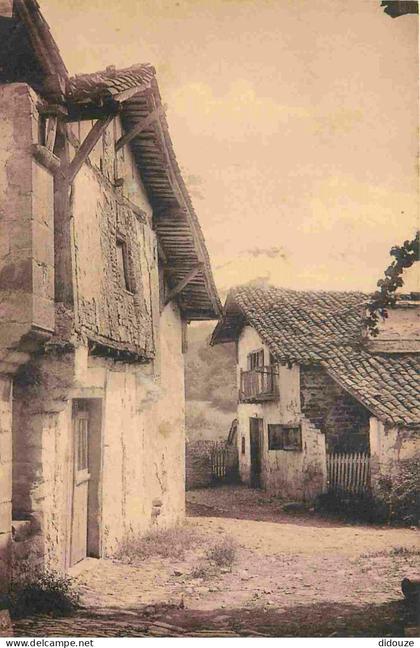 Carte Postale Ancienne - 64 - Saint Palais - Vieilles maisons Basques aux environs de Saint-Palais - CPA - Oblitération