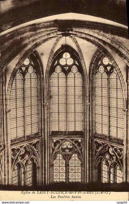 CPA Eglise de Saint Sulpice de Favieres S et O Les Fenetres hautes
