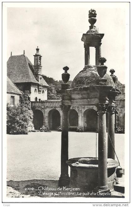 CPSM Saint- Vougay - Château de Kerjean - puit et chapelle