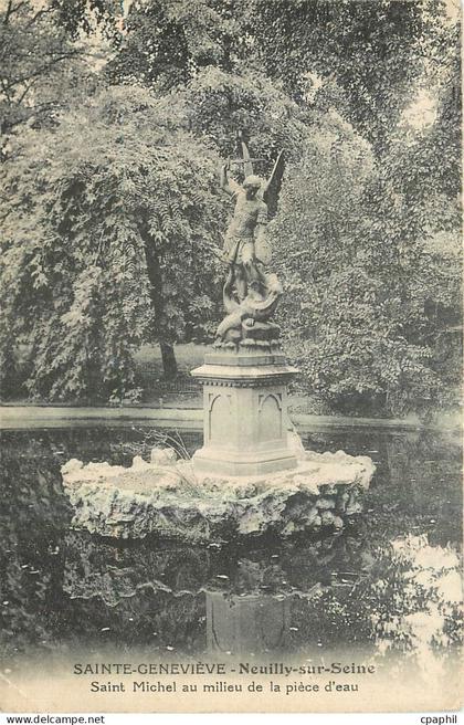 CPA Sainte Genevieve Neuilly sur Seine Saint Michel au milleu de la piece d'eau