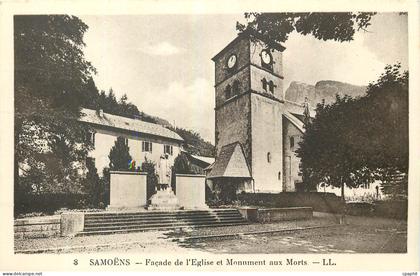 CPA Samoens Facade de l'Eglise et Monument aux Morts