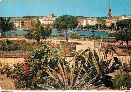 CPM Sanary sur Mer (Varr) Reflets de Provence Les Jardins et le Port
