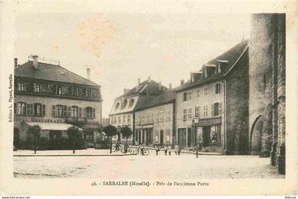 Carte Postale Ancienne - 57 - Sarralbe - Près de l'ancienne porte - Animée - CPA - Voir Scans Recto-Verso