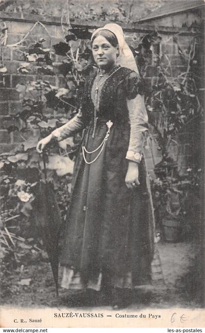 79 SAUZE VAUSSAIS COSTUMES