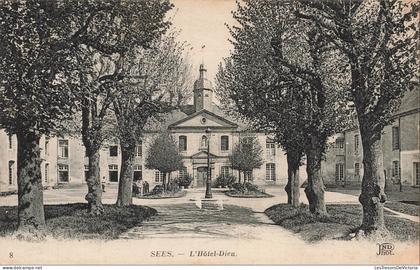 FRANCE - Sées - Hôtel Dieu - Alée - Lampadaire - Arbres - Animé - CPA