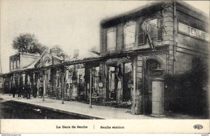 CPA La Gare de Senlis Senlis Station Militaria