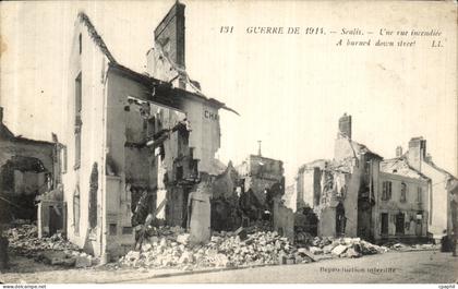 CPA Senlis Une Rue Incendiee Militaria