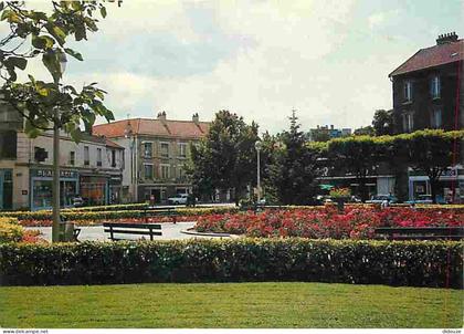 93 - Sevran - Place gaston Bussière - Fleurs - Automobiles - CPM - Voir Scans Recto-Verso