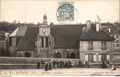 CPA Sevres L Eglise Enfants