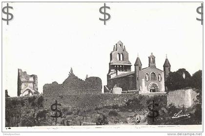 SOLIGNAC SUR LOIRE Haute loire 43 : ruine du chateau féodal et église romane restaurée