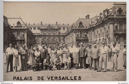 (38142) Foto AK Schloss Versailles, Gruppenfoto