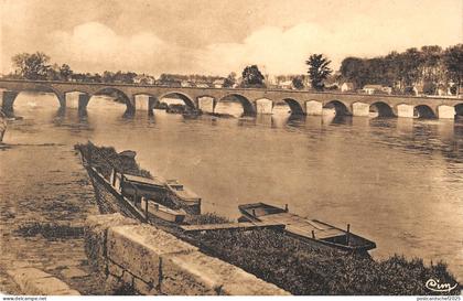 B105064 France Selles sur Cher Le Pont sur le Cher Bridge River