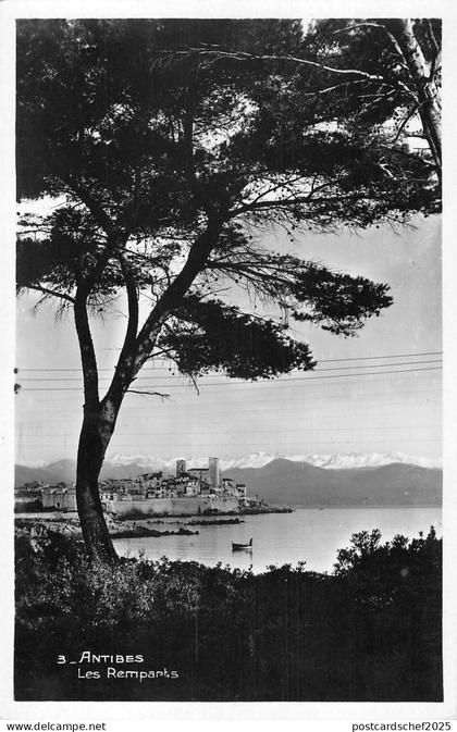 B107046 France Antibes Les Remparts Panorama