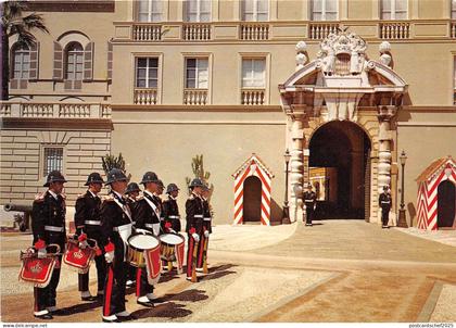 B74503 la releve de la garde du palais princier monaco