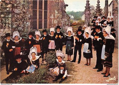 BR21904 Folklore de Bretagne la foret fouesnant  types france