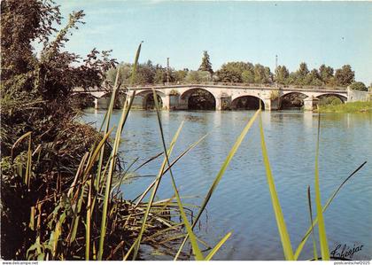 BR31166 Chateauneuf sur Charente le pont sur la charente france
