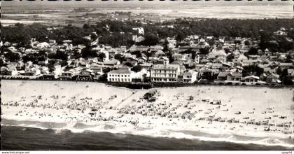 Soulac sur Mer CPM Vue generale sur la ville et la plage