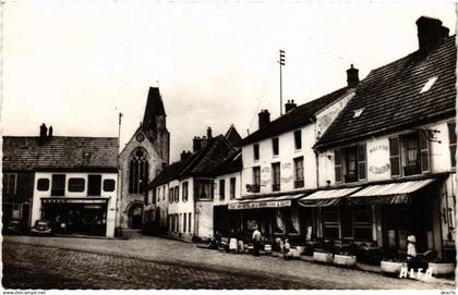 CPA St-ARNOULT-en-YVELINES - La Place (359653)