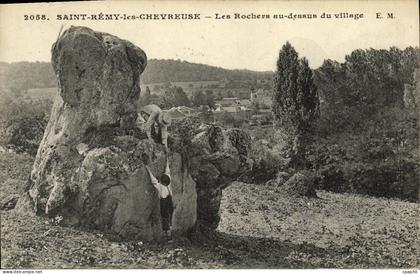 CPA St Remy Les Chevreuse Les Rochers au Dessus du Village Enfants