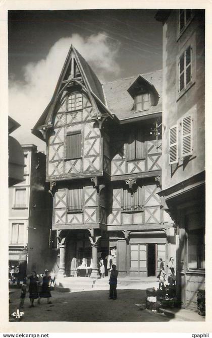 CPM 39 thiers chateau de piroux