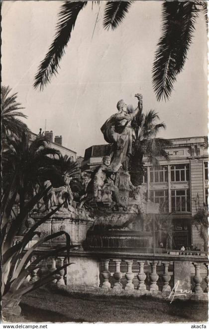 CPA Toulon Statue de la Place de la Liberte FRANCE (1096853)
