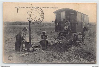 France - TOURS (37) Les petits métiers de la rue - Vanniers ambulants - Gitans