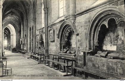 CPA Treguier Galerie des tombeaux
