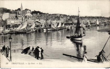 CPA Trouville Le port