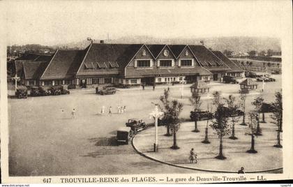 CPA Trouville Reine des Plages La Gare de Deauville Trouville