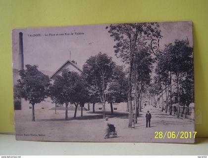 VALDOIE (TERRITOIRE DE BELFORT) LA PLACE ET UNE RUE DE VALDOIE.