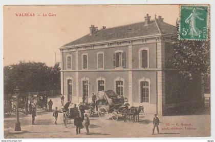 84 - VALREAS - La Gare - Diligences - CPA écrite en 1908