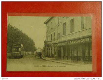RHONE-VAUX EN VELIN-LA GRANDE PLACE-TRAMWAY-ANIMEE-CODE 12