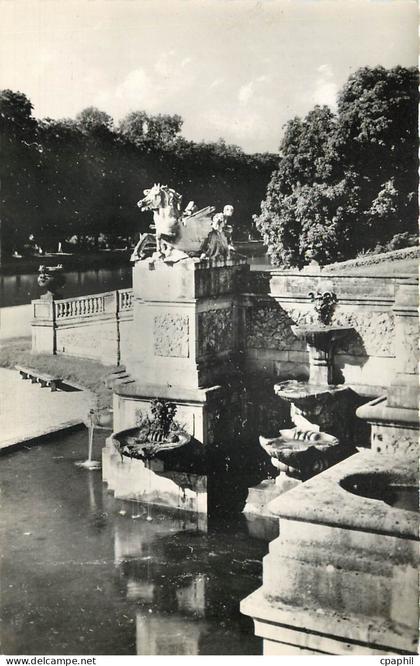 CPA Chateau de Vaux le Vicomte S et M Chevaux marins de Lancon