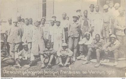 Carte POSTALE  Ancienne  de  VERDUN - Les 1ers FRANCAIS  de couleurs arrétés à VERDUN 1916