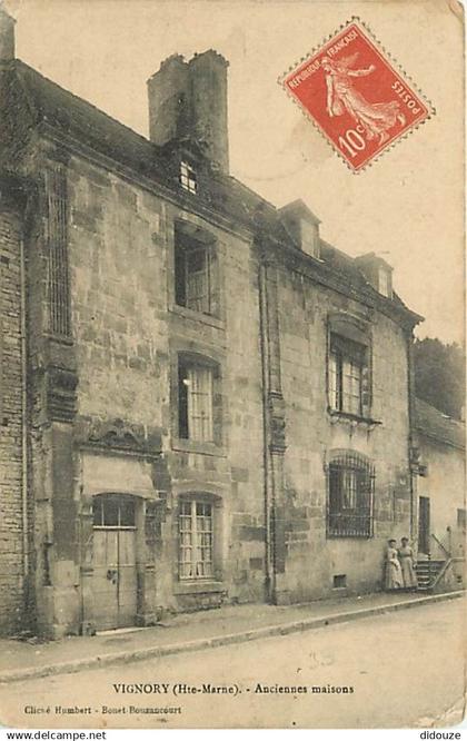 52 - Vignory - Anciennes maisons - Animée - Oblitération ronde de 1915 - Etat léger pli visible - CPA - Voir Scans Recto