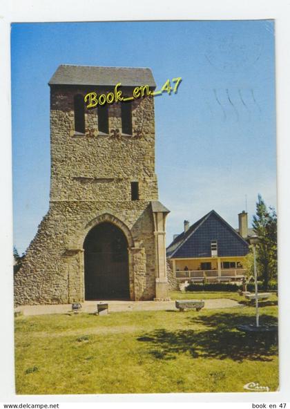 {90857} 53 Mayenne Villaines la Juhel , Le vieux clocher