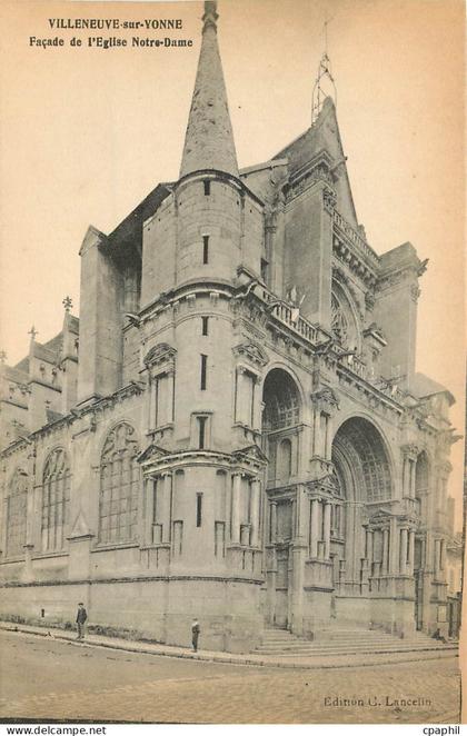 CPA Villeneuve sur Yonne Facade de l'Eglise Notre Dame