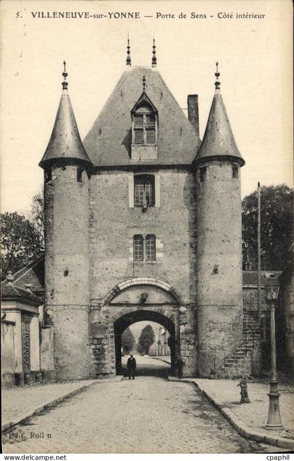 CPA Villeneuve sur Yonne Porte de Sens cote interieur