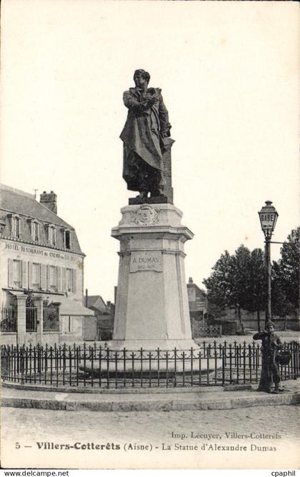 CPA Villers Cotterets Aisne la Statue d'Alexandre Dumas