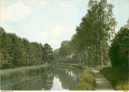 CPM Villiers sur Yonne Nievre Les bords du Canal du Nivernais
