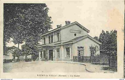 51 - Vitry la Ville - La Gare - Animée - CPA - Voir Scans Recto-Verso
