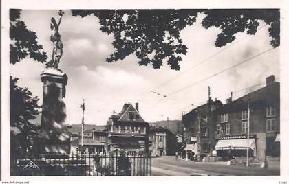 CPSM Vizille Place du Château et route de Laffray