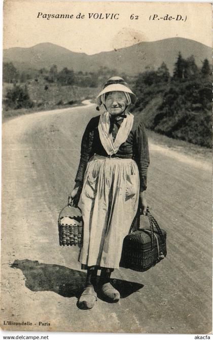 CPA Paysanne de VOLVIC - (374384)