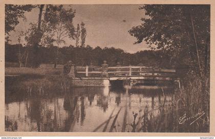 18 - VOUZERON - Château de Vouzeron - Le Pont des pêcheurs