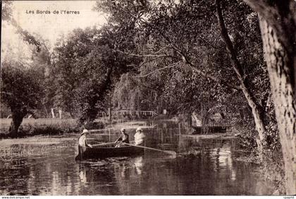 CPA Les Bords de I Yerres Barque