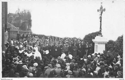 YERVILLE - carte photo - Restauration du Calvaire devant le porche de l'église
