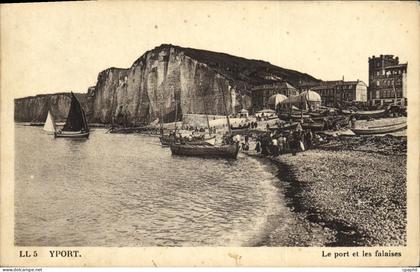 CPA Yport Le Port et les falaises